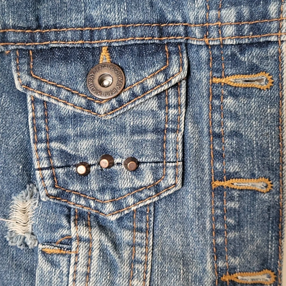 Crop top style jean jacket Size Small - Picture 5 of 6